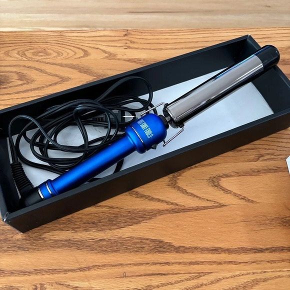 Hot Shot Tools - Helen of Troy - Blue Titanium - 1 1/4" Flipperless Curling Wand - Picture 6 of 12